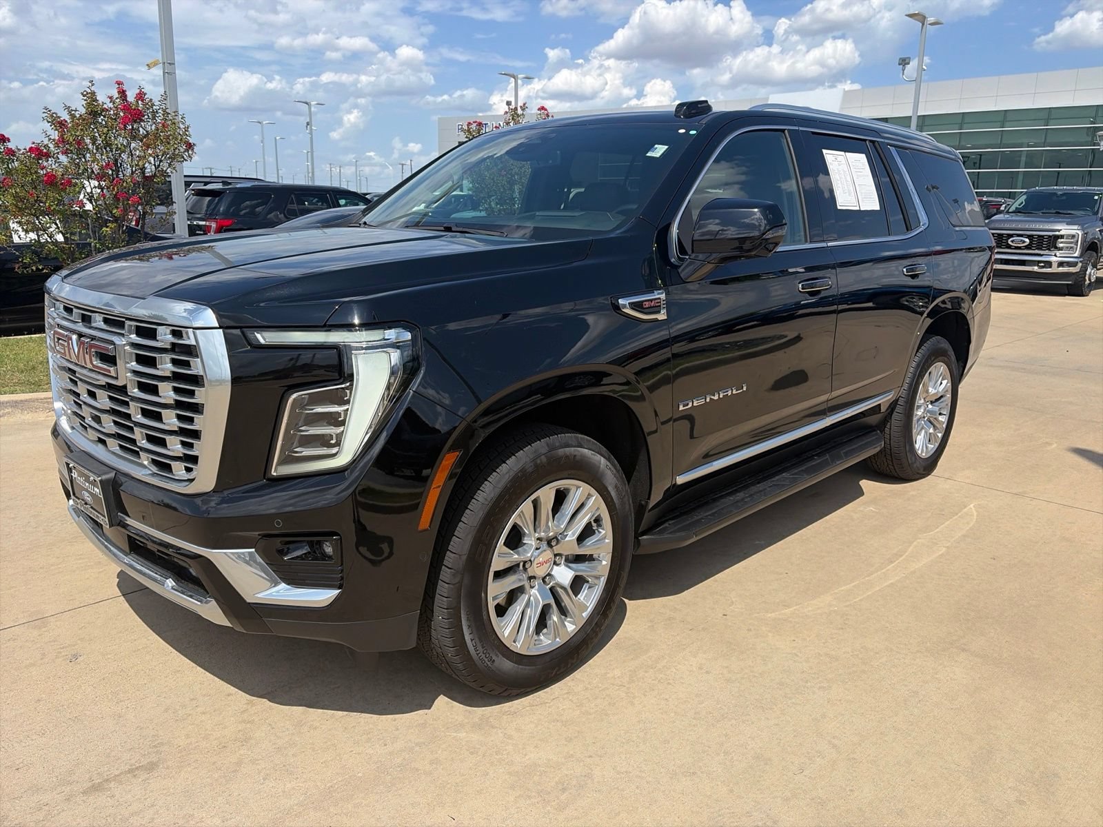 Used 2025 GMC Yukon Denali AWD/4WD image 3