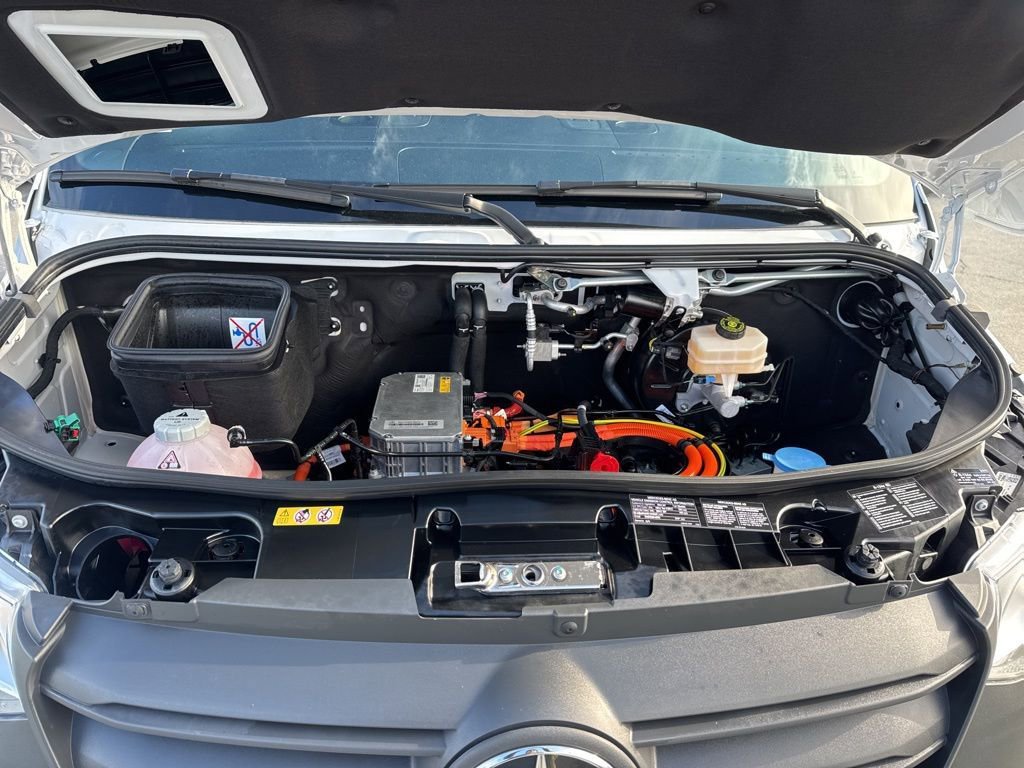 Used 2024 Mercedes-Benz eSprinter 170 Cargo image 26