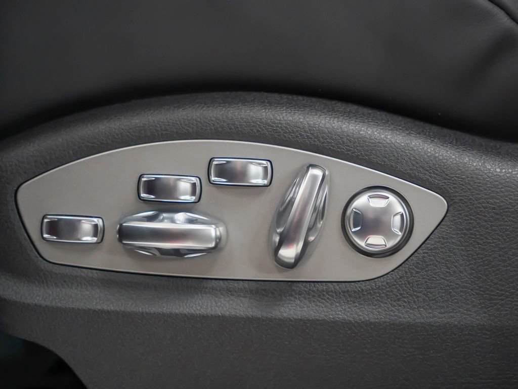 Certified 2025 Porsche Macan S image 15