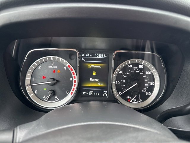 Used 2017 Nissan Titan SV image 32