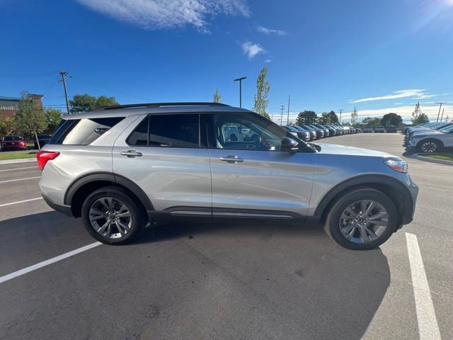 Used 2024 Ford Explorer XLT w/ Equipment Group 202A AWD/4WD image 4