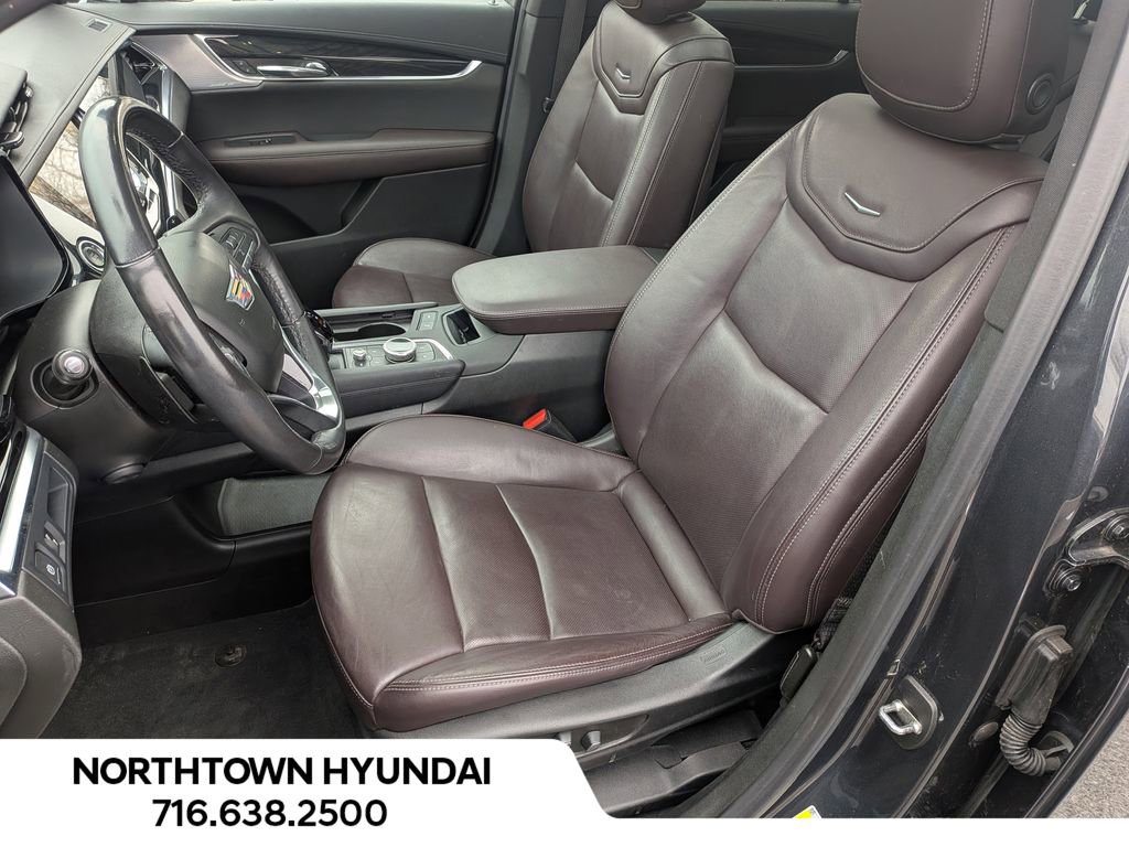 Used 2023 Cadillac XT6 Premium Luxury image 9
