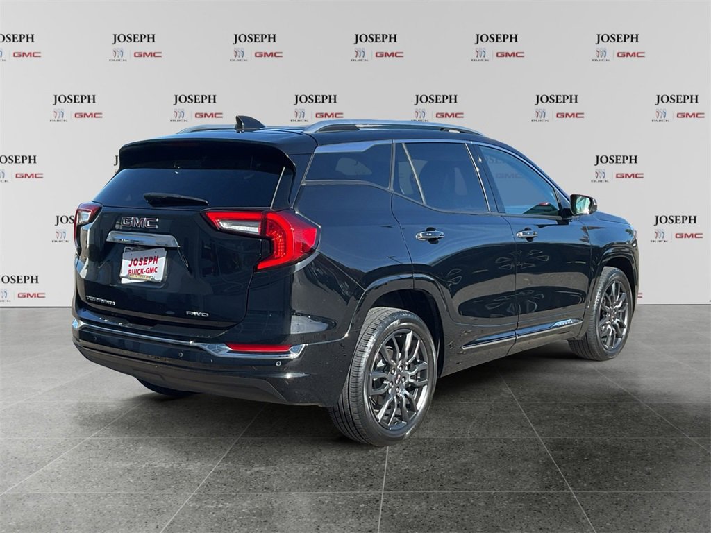 Used 2023 GMC Terrain Denali w/ Black Diamond Edition image 8