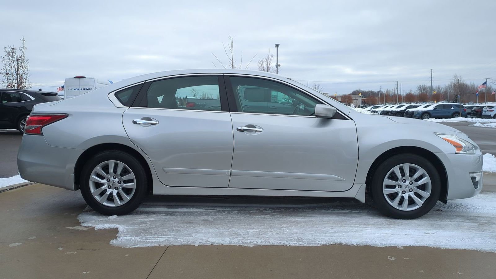 Used 2014 Nissan Altima 2.5 S w/ Display Audio Package image 6