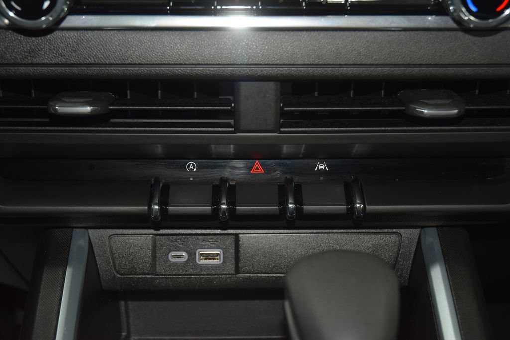 Used 2024 Chevrolet Colorado Trail Boss w/ Technology Package AWD/4WD image 33