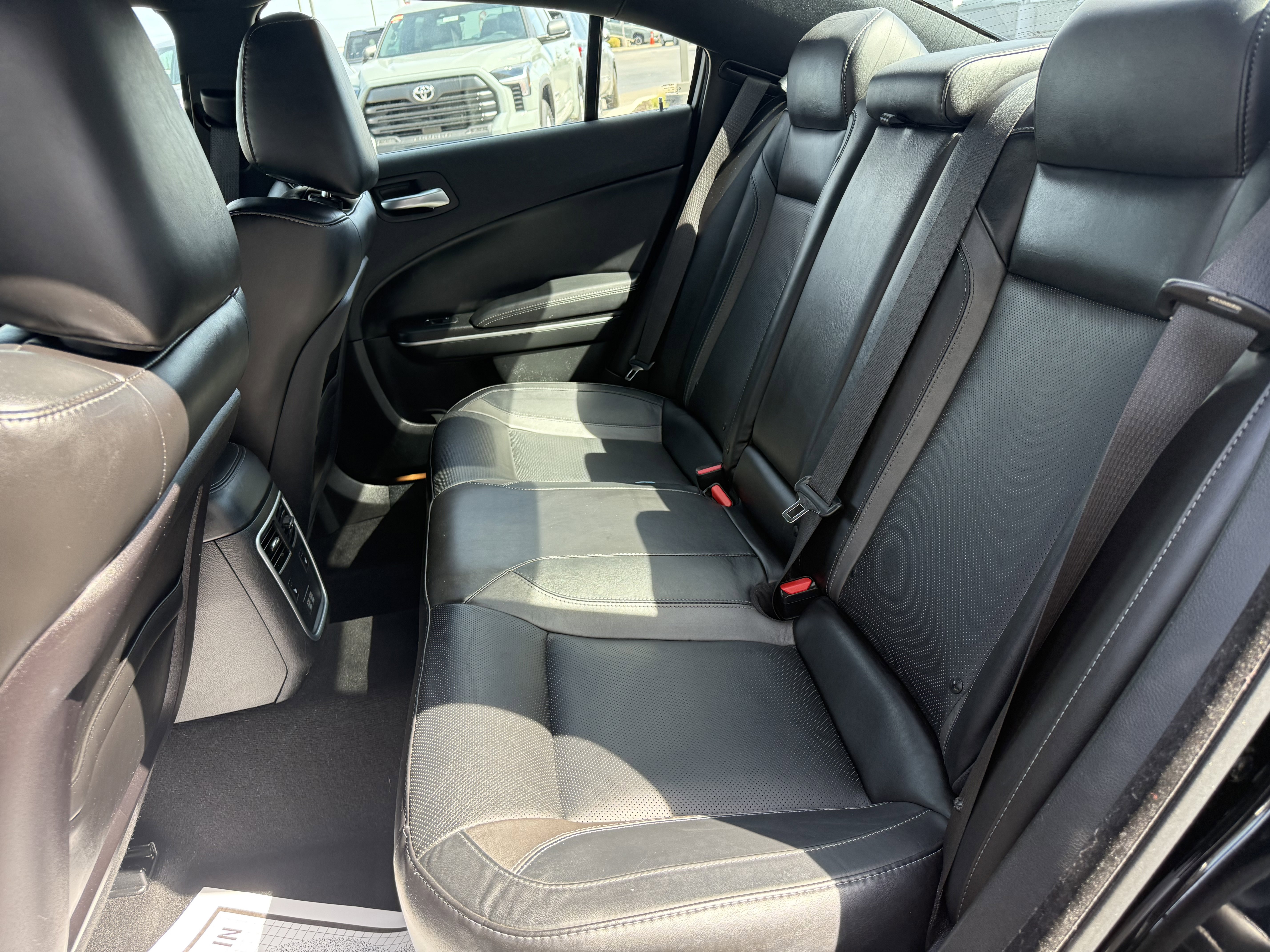 Used 2022 Dodge Charger SXT w/ Leather Interior Group image 19