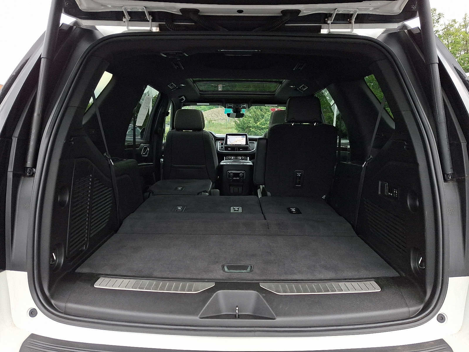 Used 2021 Chevrolet Tahoe Premier w/ Premium Package AWD/4WD image 28