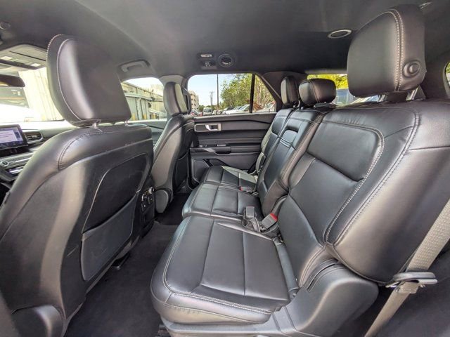 Used 2020 Ford Explorer XLT w/ Equipment Group 202A RWD image 11