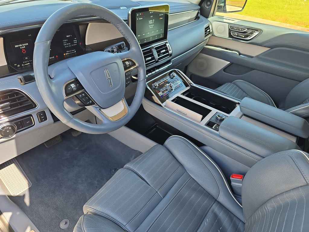 Used 2021 Lincoln Navigator Black Label w/ Cargo Convenience Package AWD/4WD image 17