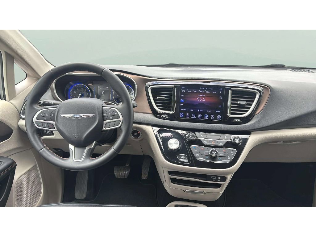 Used 2017 Chrysler Pacifica Touring-L FWD image 15
