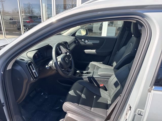Certified 2025 Volvo XC40 B5 Core image 19