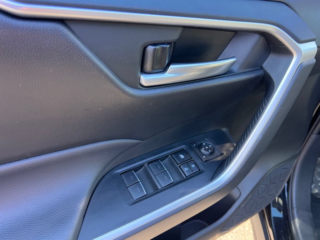 Used 2025 Toyota RAV4 XLE FWD image 24