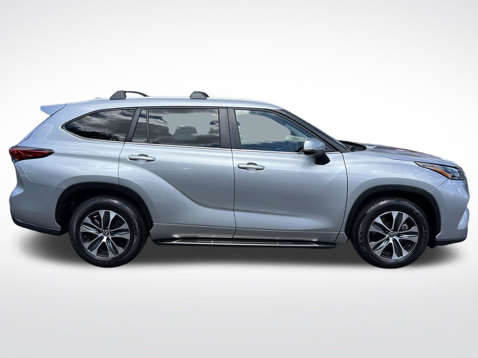 Used 2023 Toyota Highlander XLE FWD image 11