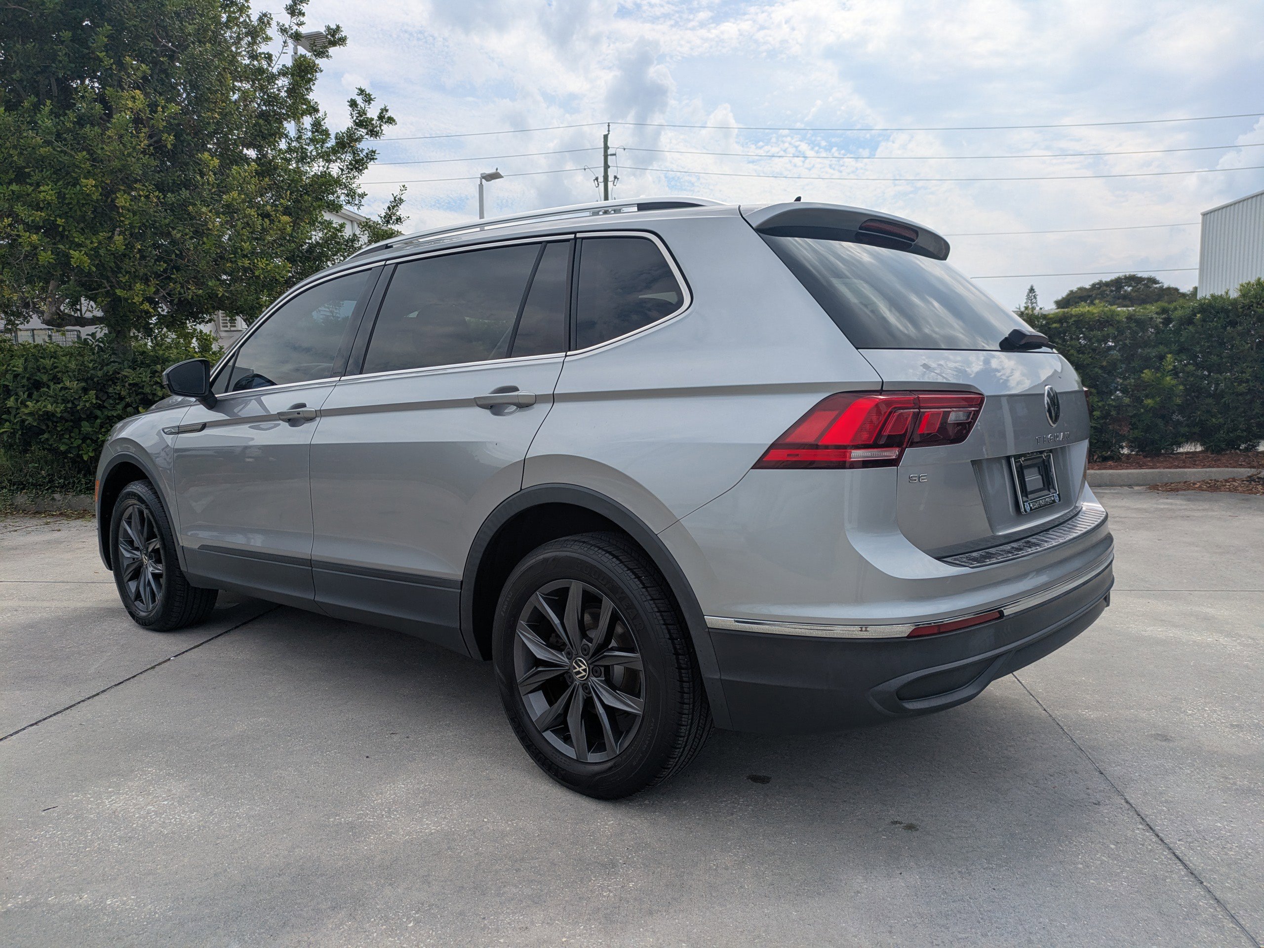 Certified 2023 Volkswagen Tiguan SE FWD image 6