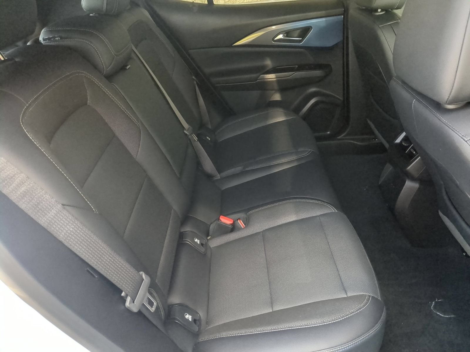 Used 2024 Chevrolet Equinox EV LT w/ LPO, Blackout Package FWD image 24