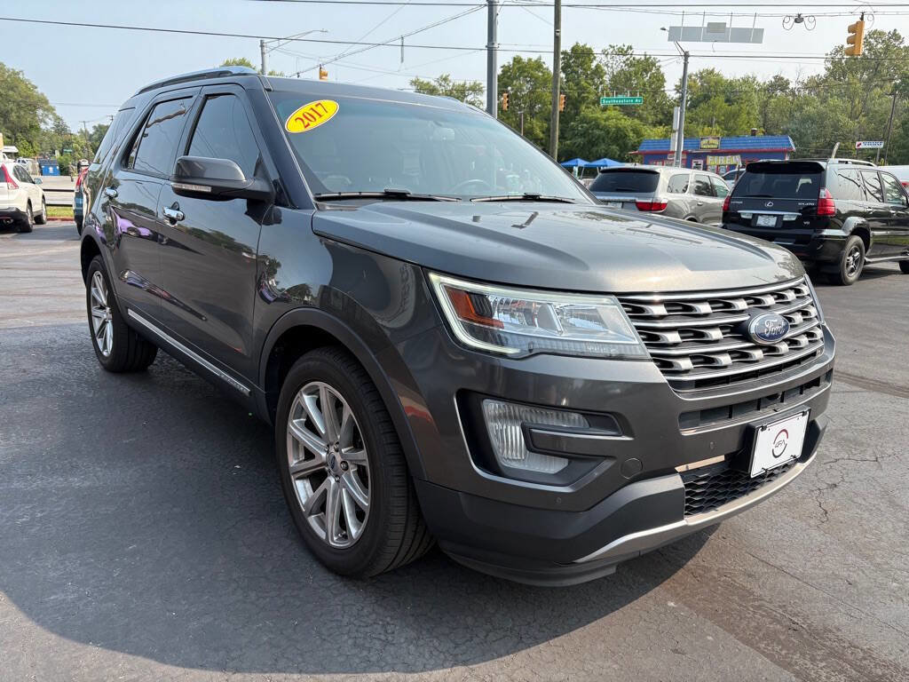 Used 2017 Ford Explorer Limited image 3