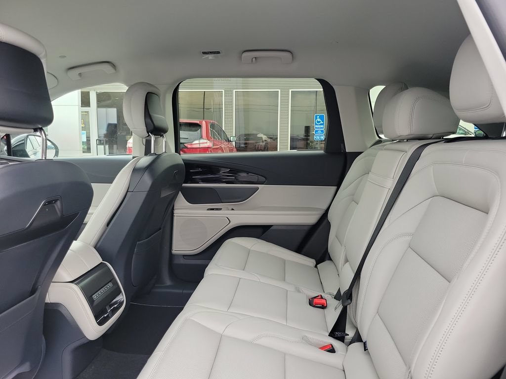 New 2026 Lincoln Nautilus Premier AWD/4WD image 14