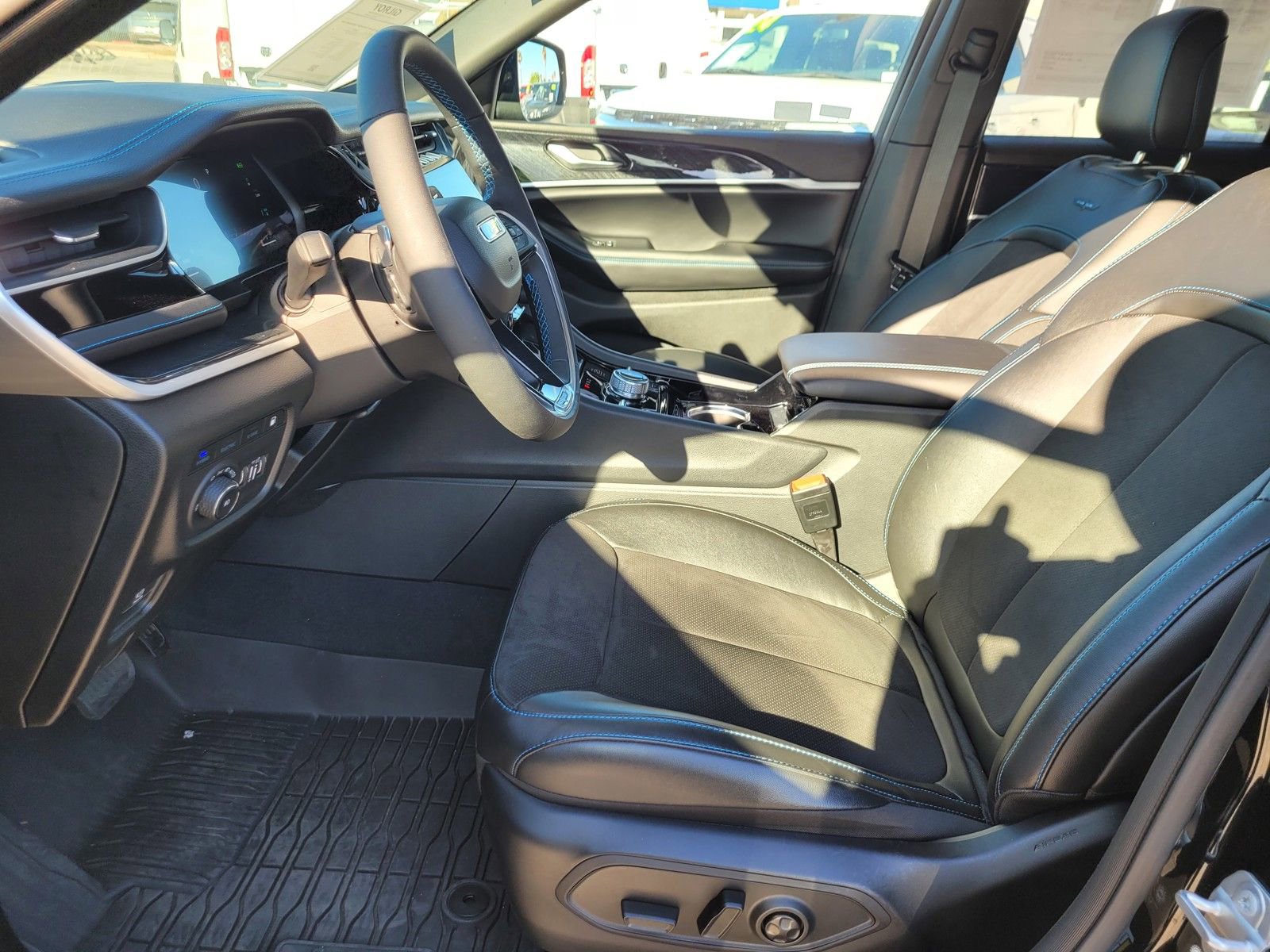 Used 2023 Jeep Grand Cherokee Trailhawk w/ Advanced Protech Group II image 12