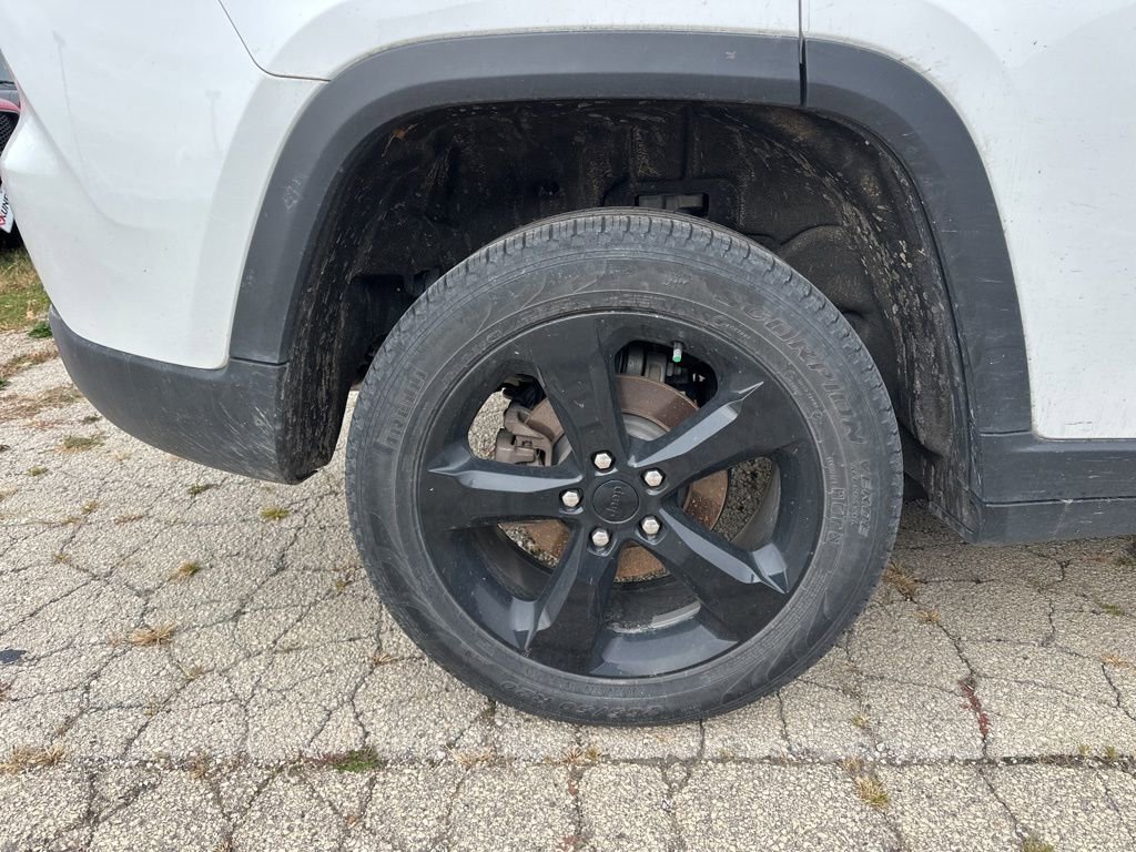 Used 2023 Jeep Grand Cherokee Limited w/ Black Appearance Package image 8