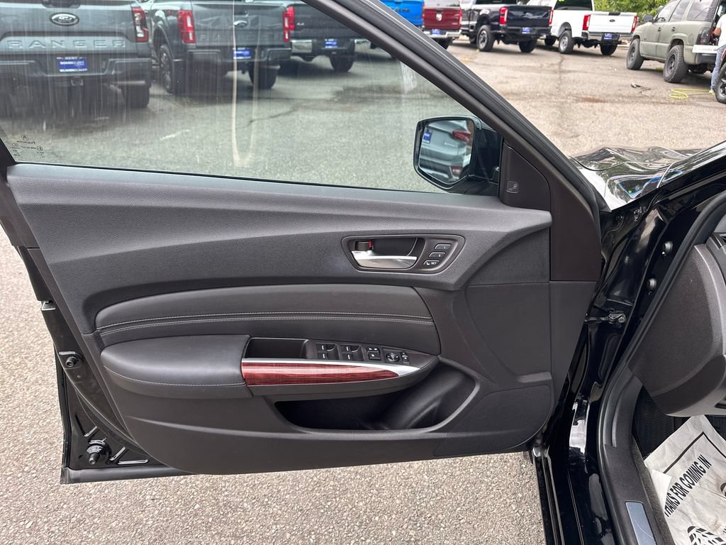Used 2017 Acura TLX w/ Technology Package FWD image 12