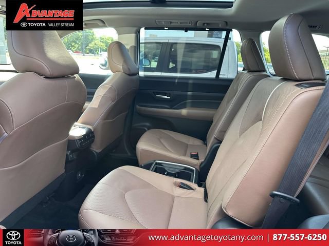 Used 2024 Toyota Grand Highlander AWD image 14