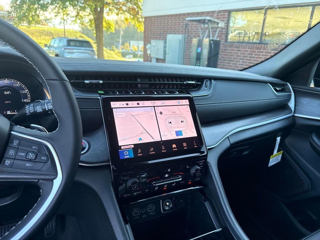 New 2025 Jeep Grand Cherokee L Laredo w/ Luxury Tech Group I image 17