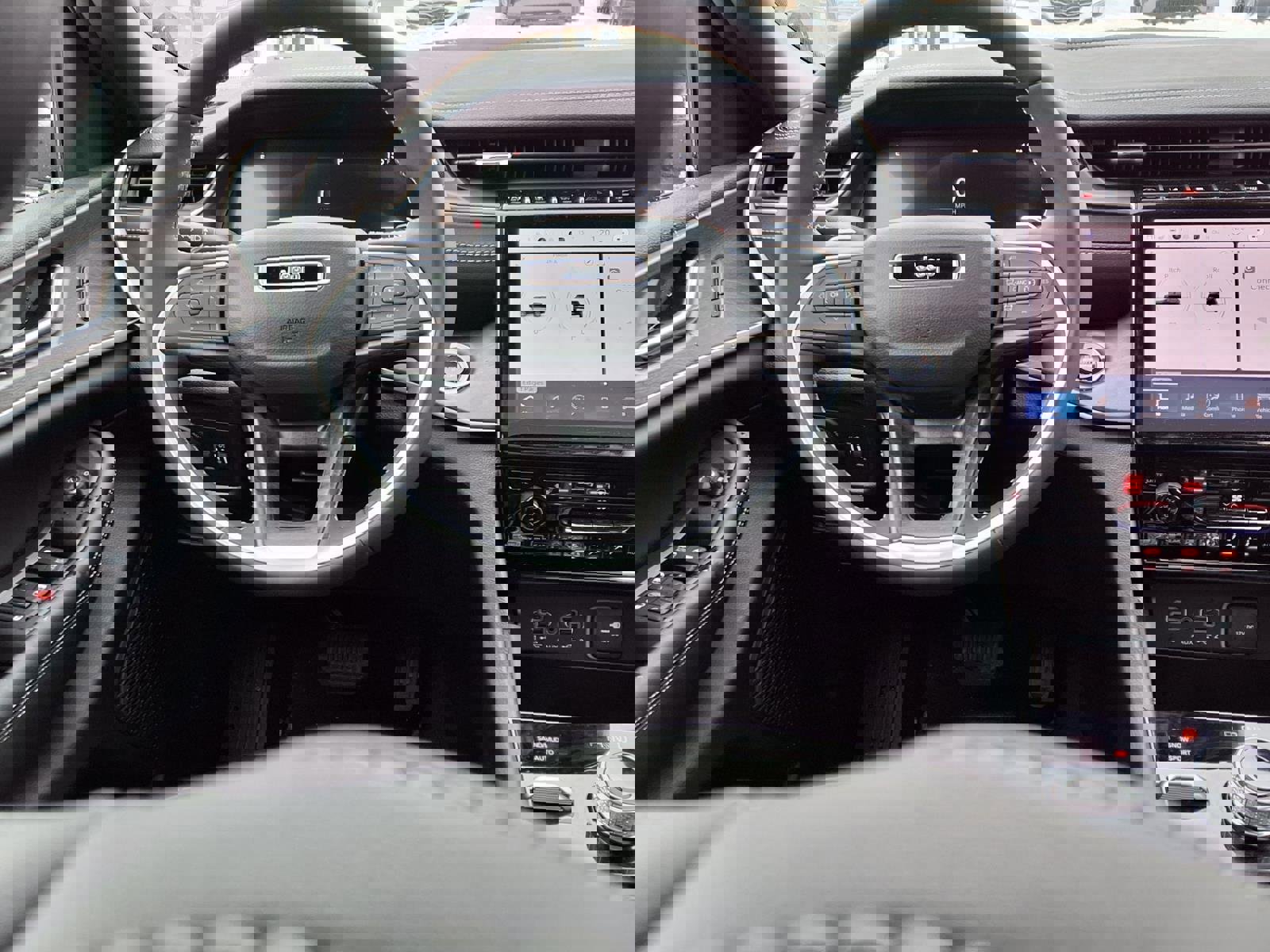 Used 2025 Jeep Grand Cherokee Limited image 6