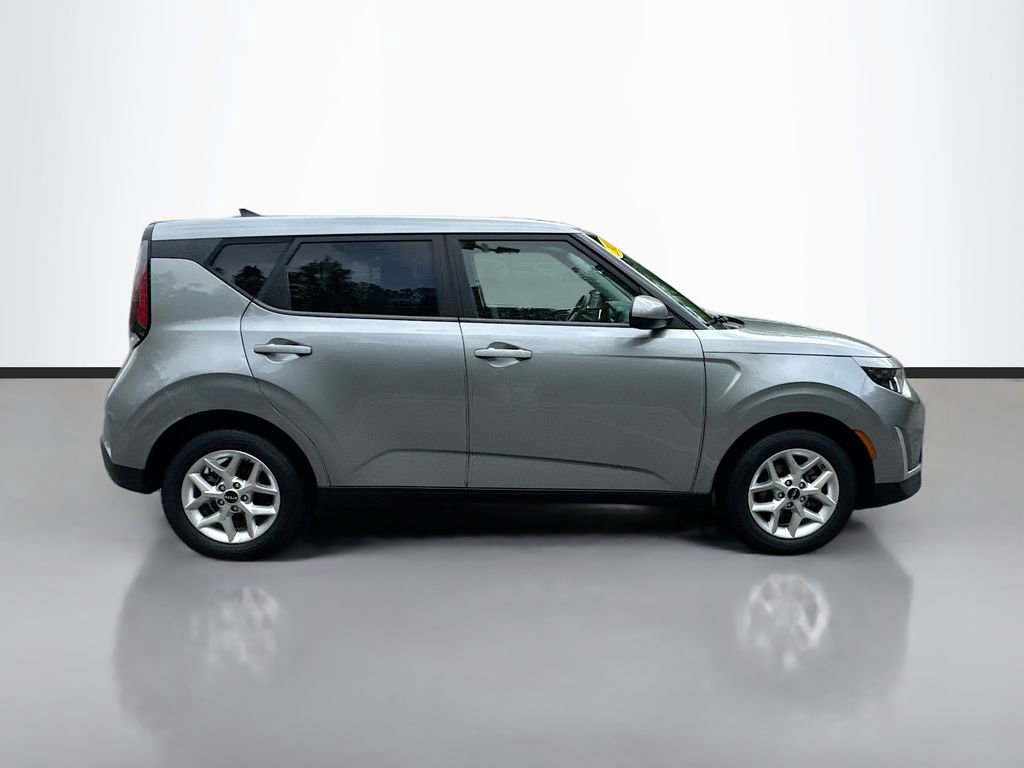 Used 2024 Kia Soul LX w/ Option Group 015 FWD image 8