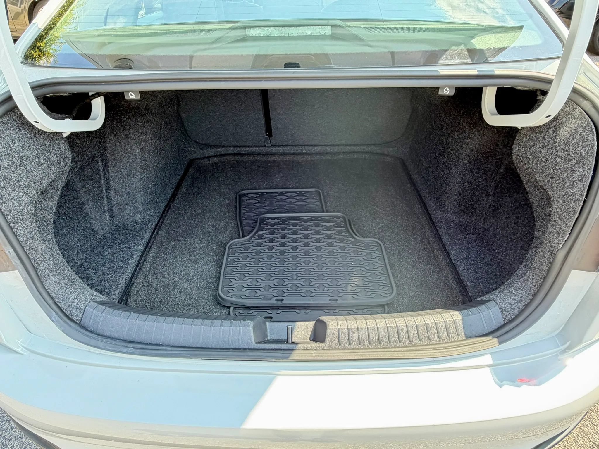 Used 2023 Volkswagen Jetta SE w/ Panoramic Sunroof Package FWD image 11