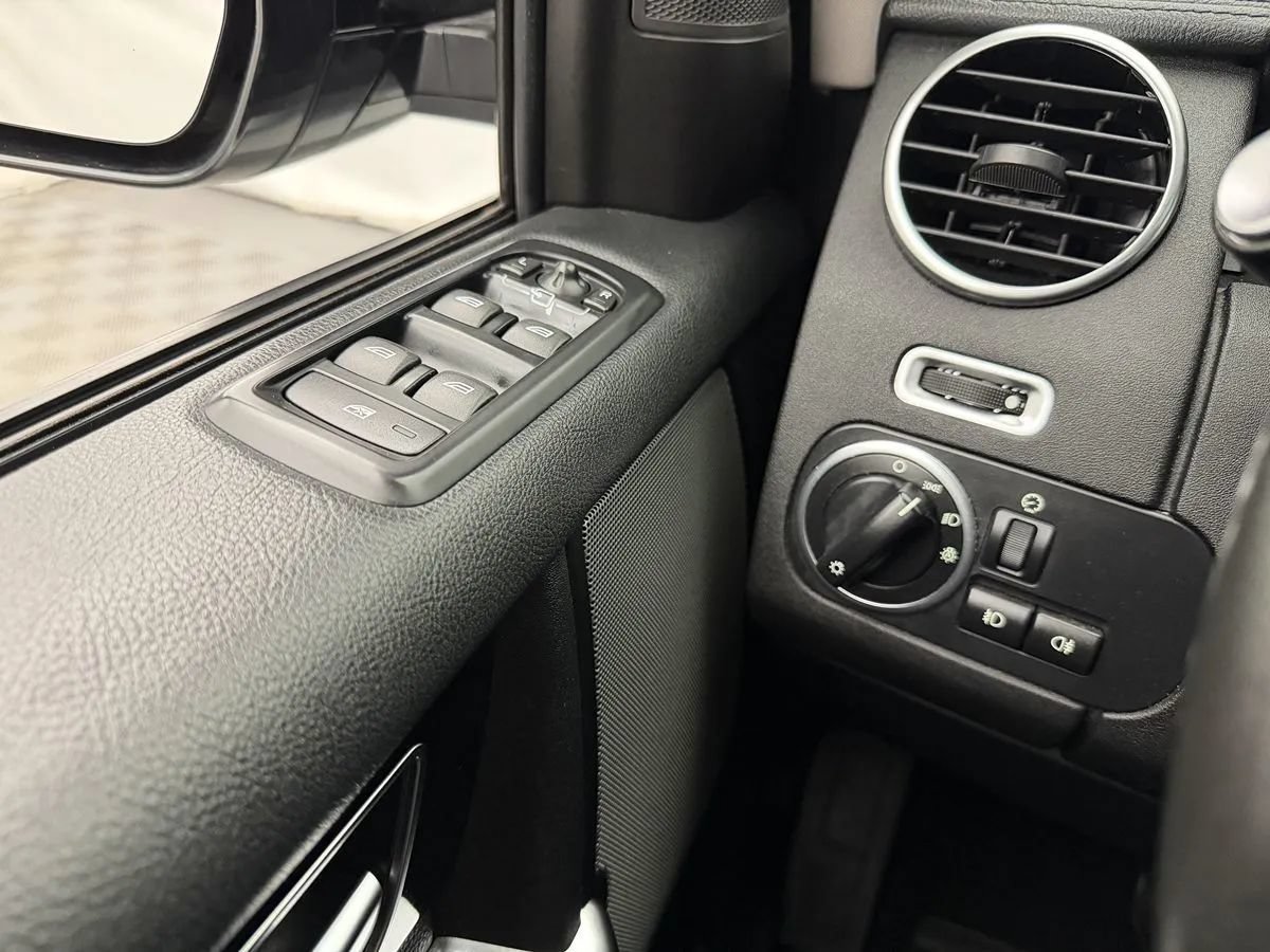Used 2016 Land Rover LR4 HSE Silver Edition AWD/4WD image 13