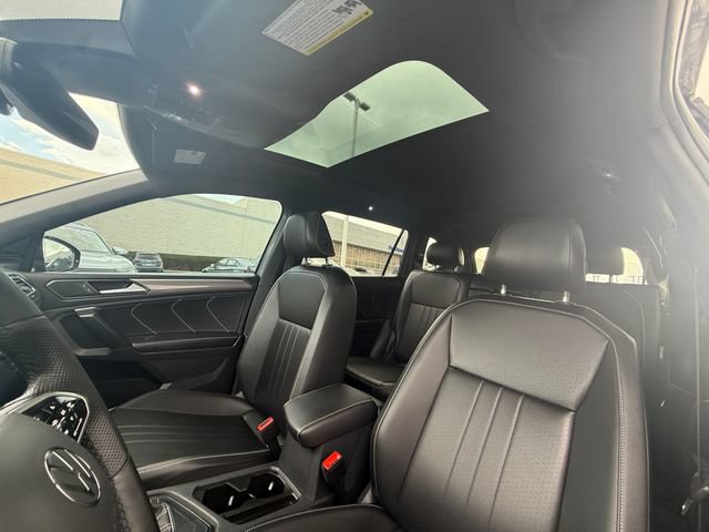 Used 2023 Volkswagen Tiguan SE R-Line FWD image 30