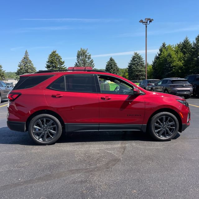 Used 2023 Chevrolet Equinox RS w/ LPO, Floor Liner Package FWD image 3