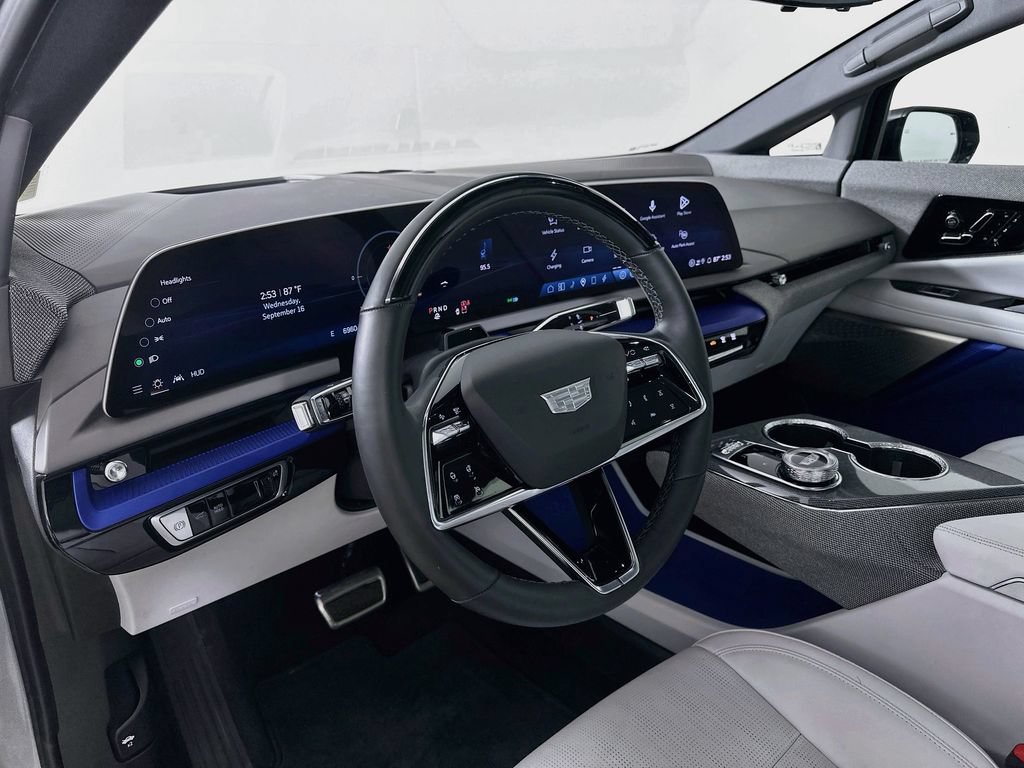 Certified 2025 Cadillac Optiq Sport 2 AWD/4WD image 9