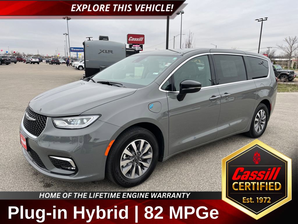 Used 2025 Chrysler Pacifica Select FWD image 1