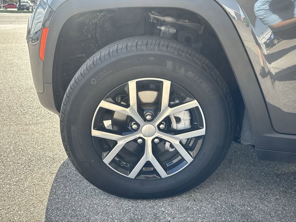 Used 2024 Jeep Grand Cherokee Limited image 11