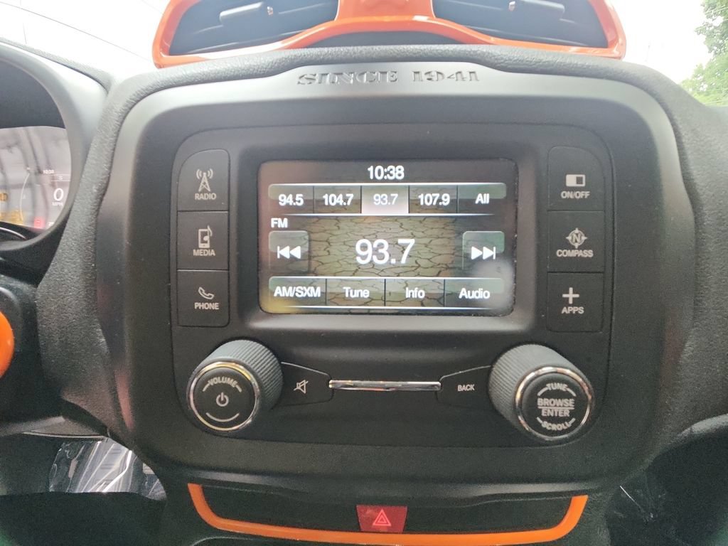 Used 2016 Jeep Renegade Latitude AWD/4WD image 17