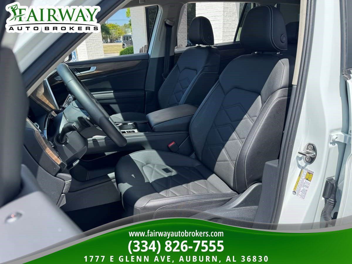 Used 2025 Volkswagen Atlas SE AWD/4WD image 10