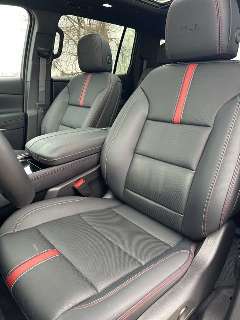 Used 2024 Chevrolet Traverse RS w/ LPO, Floor Liner Package image 39