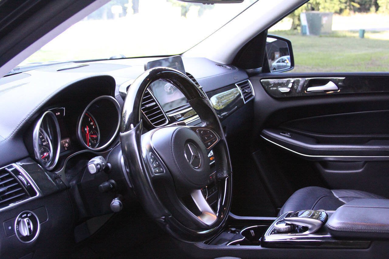 Used 2018 Mercedes-Benz GLS 550 4MATIC w/ Driver Assistance Package image 25