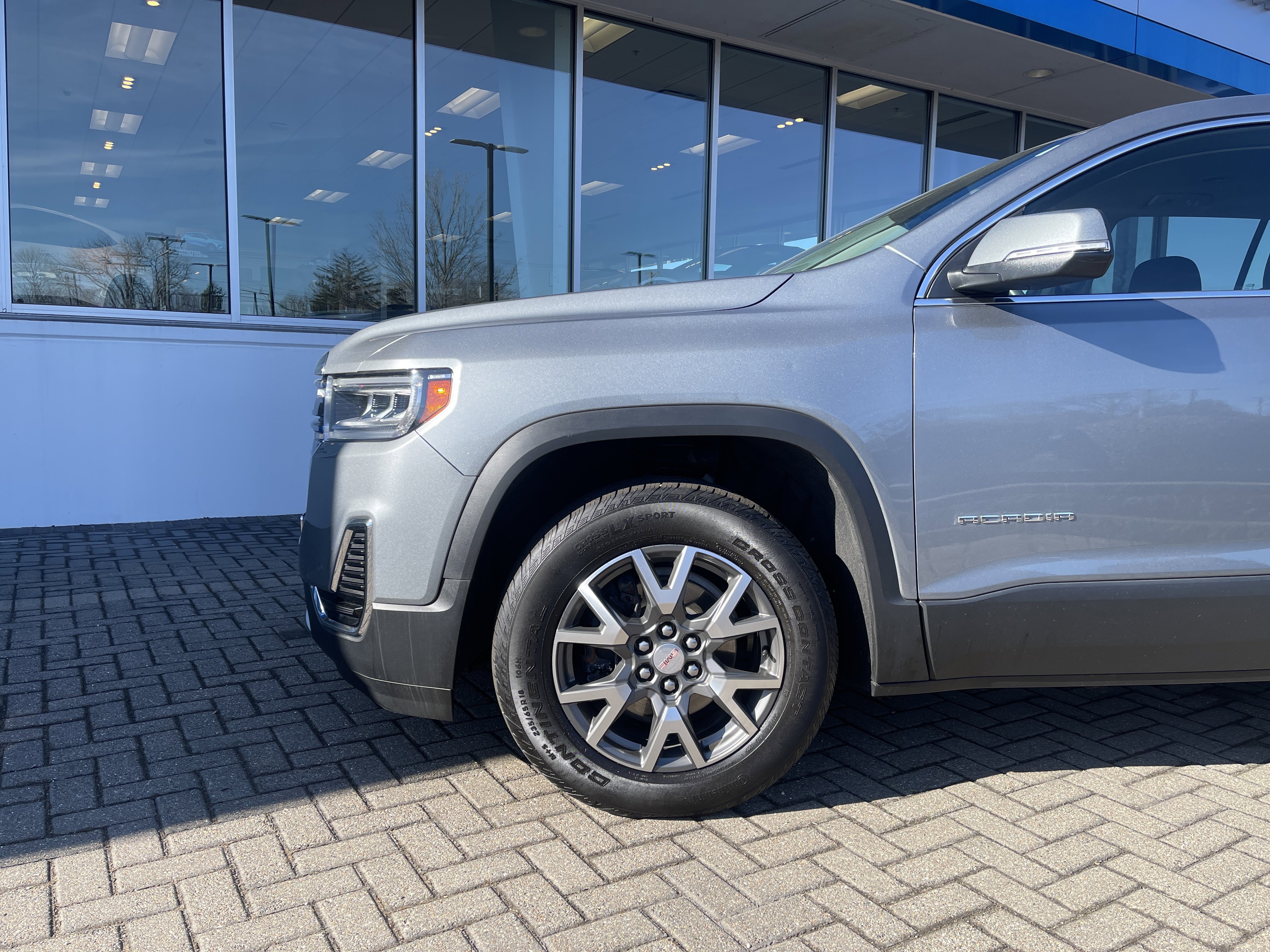 Used 2023 GMC Acadia SLE w/ Driver Convenience Package image 10