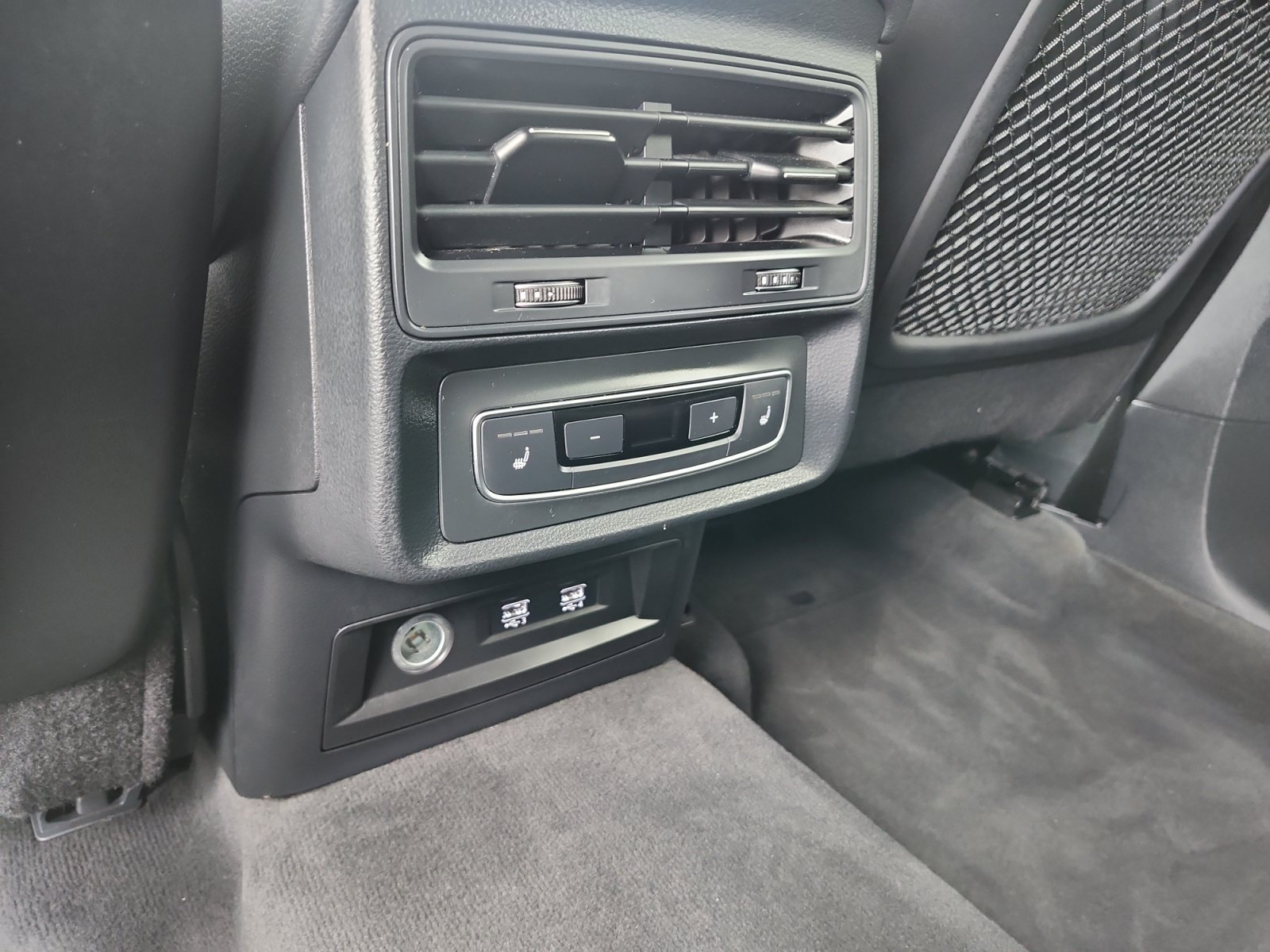 Used 2019 Audi Q8 Premium w/ Convenience Package AWD/4WD image 13