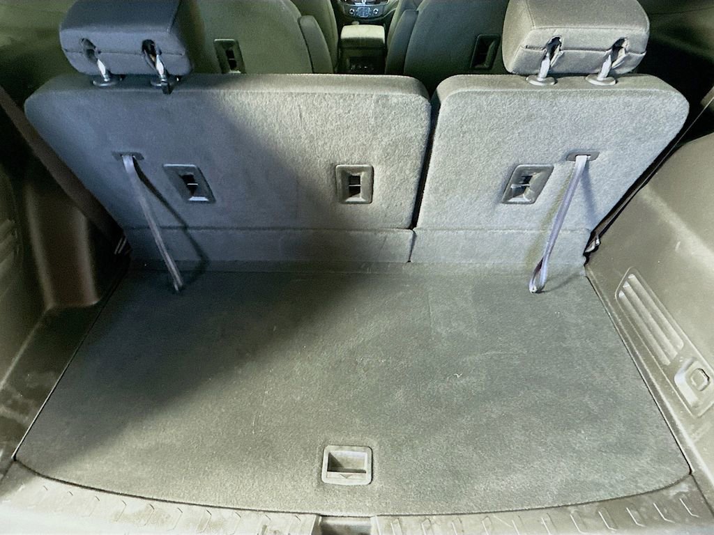 Used 2023 Chevrolet Traverse LT image 35