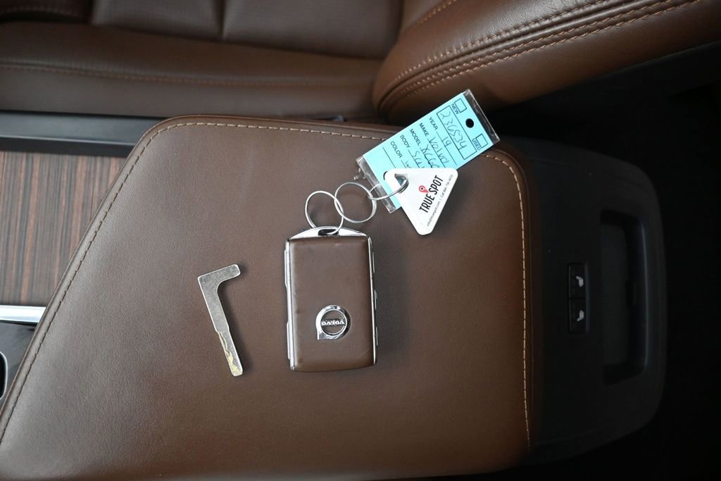 Used 2019 Volvo XC60 T8 Inscription w/ Advanced Package image 23