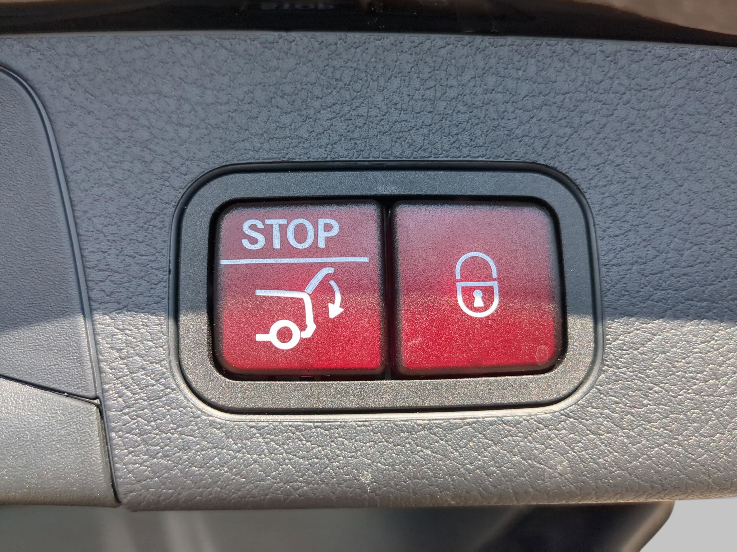 Certified 2025 Mercedes-Benz GLB 250 image 33