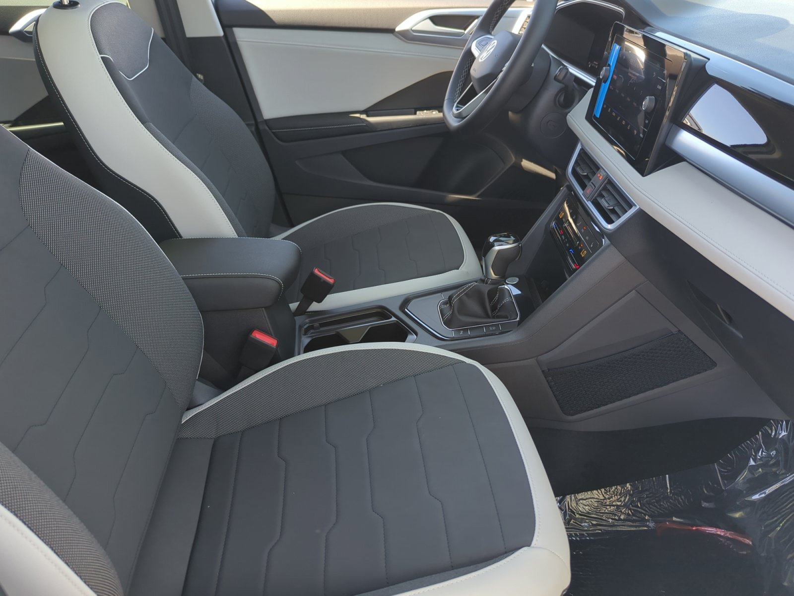New 2026 Volkswagen Taos SE FWD image 18