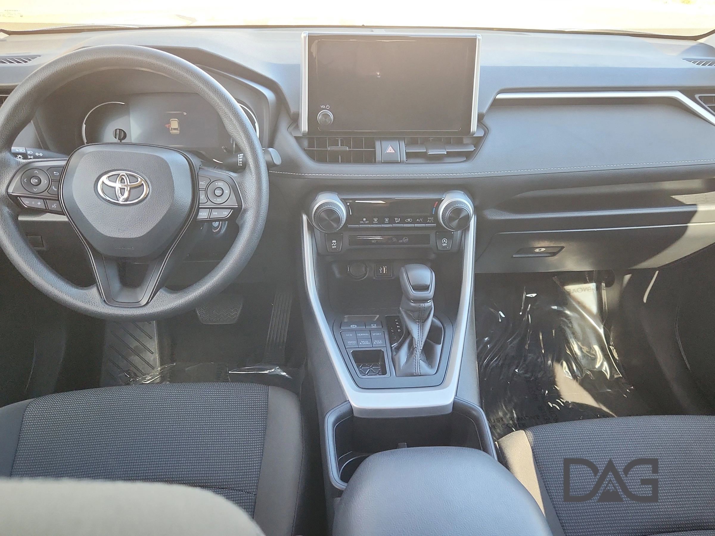 Used 2024 Toyota RAV4 LE image 18