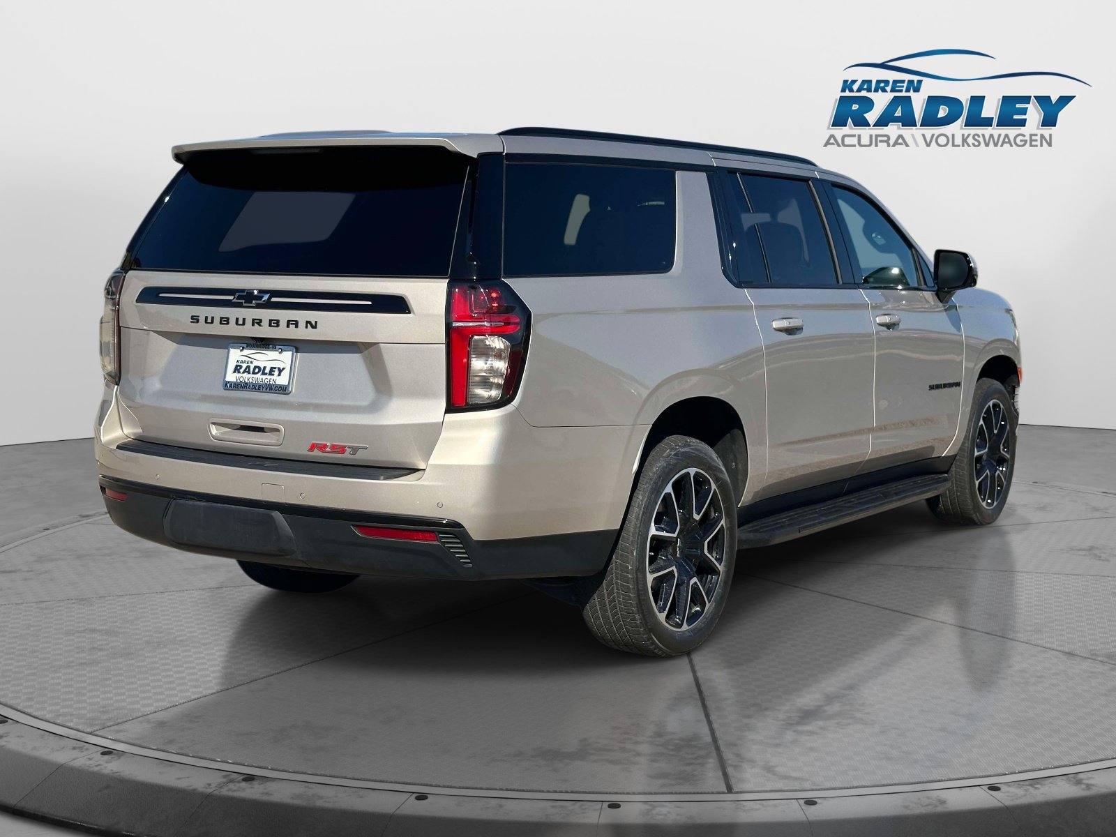 Used 2024 Chevrolet Suburban RST w/ Luxury Package AWD/4WD image 3