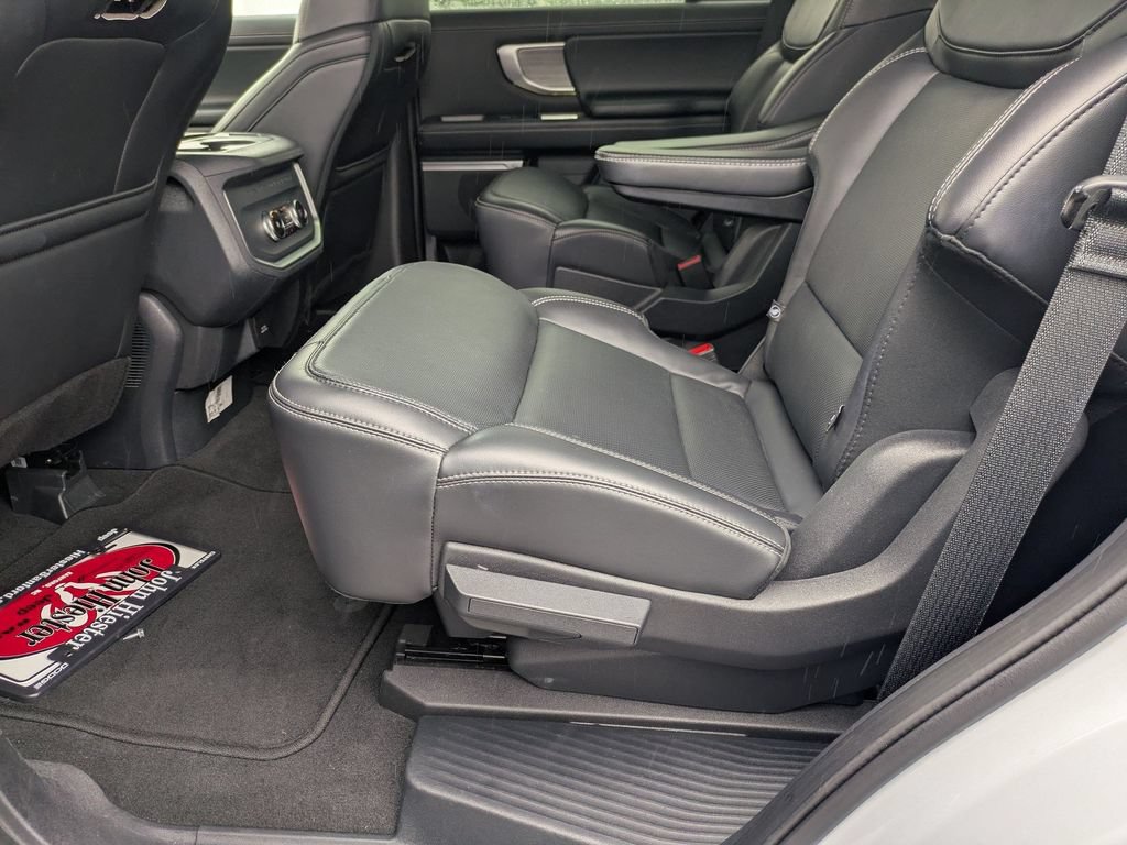 Used 2025 Ford Expedition Platinum AWD/4WD image 30
