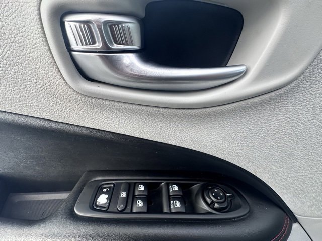 Used 2018 Jeep Compass Limited image 10