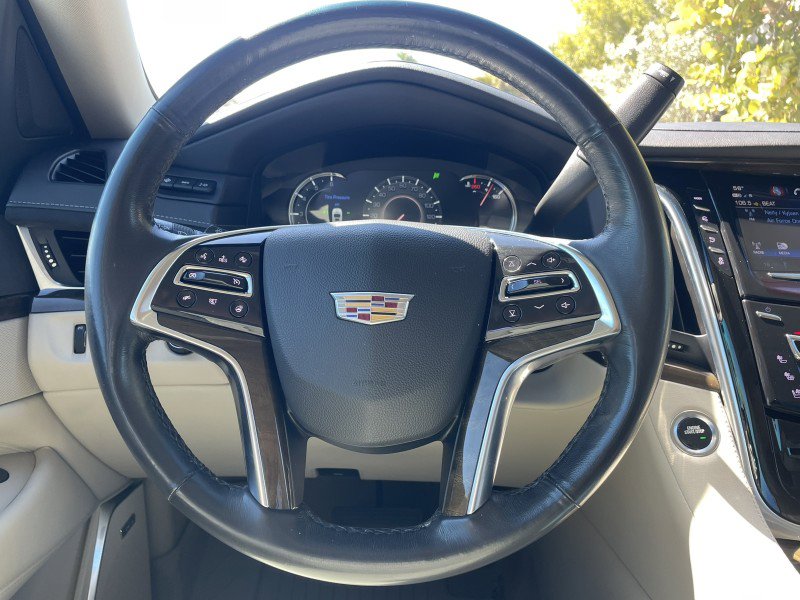 Used 2020 Cadillac Escalade Premium Luxury image 16